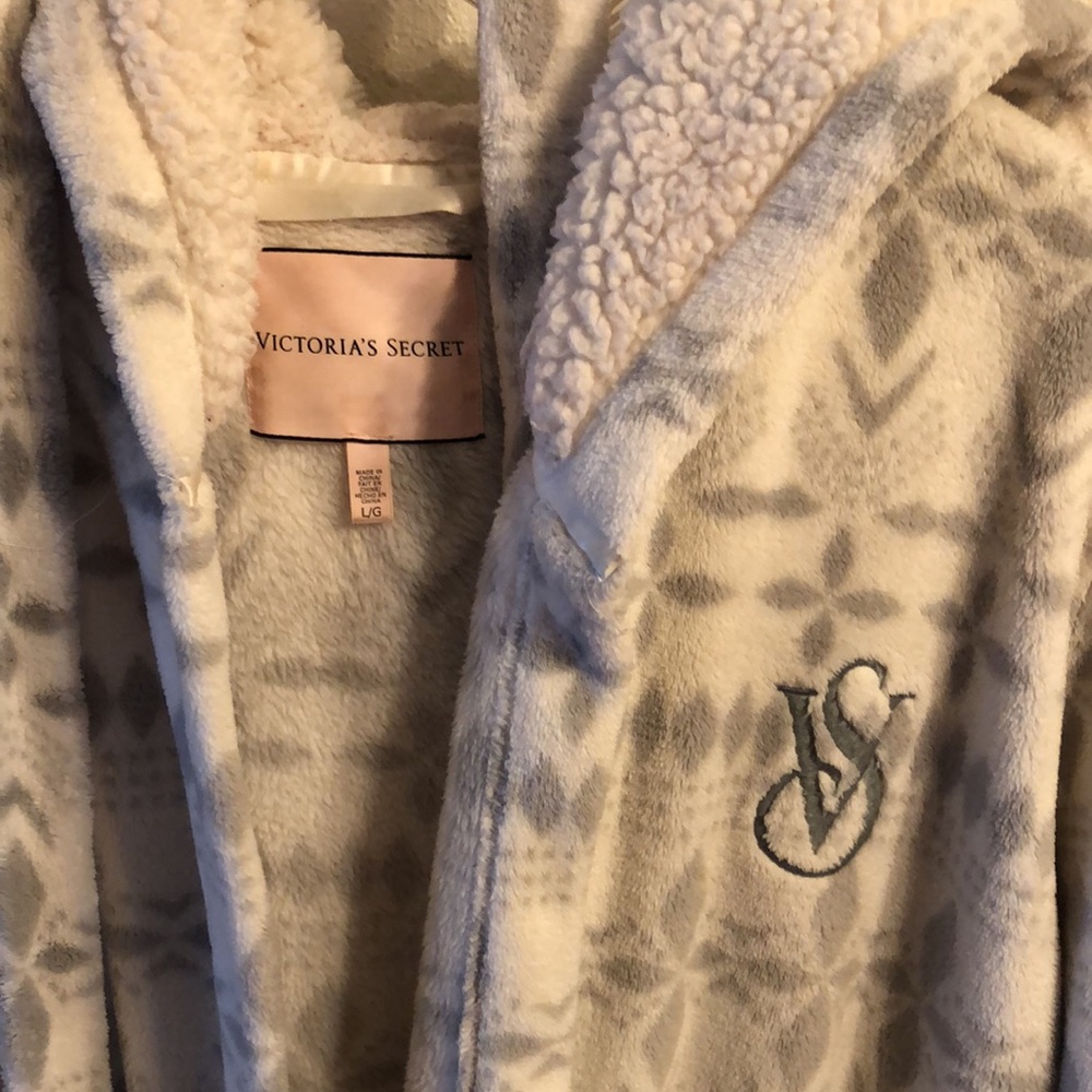 Victoria’s Secret Robe - Picture 3 of 5